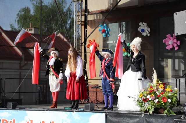 b_1024_768_0_00_images_2023_2024_WYDARZENIA_GMINNY_3MAJA_438108471_993461059454333_8624404514509355820_n